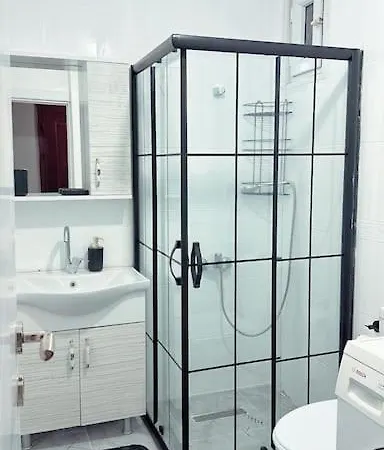 Renewed Cozy 2+1 In Cihangir איסטמבול